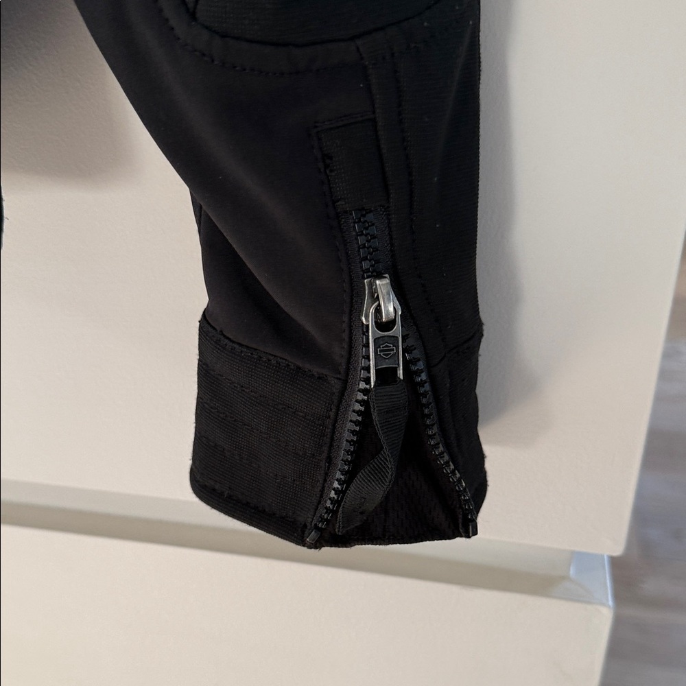 Harley-Davidson woman’s black Performance Jacket. Worn once. - Picture 8 of 9